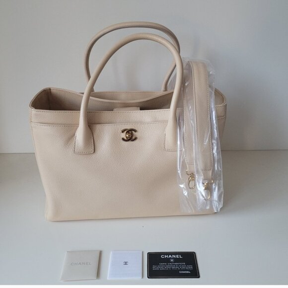CHANEL Set Beige Tote and Insert - Picture 16 of 16